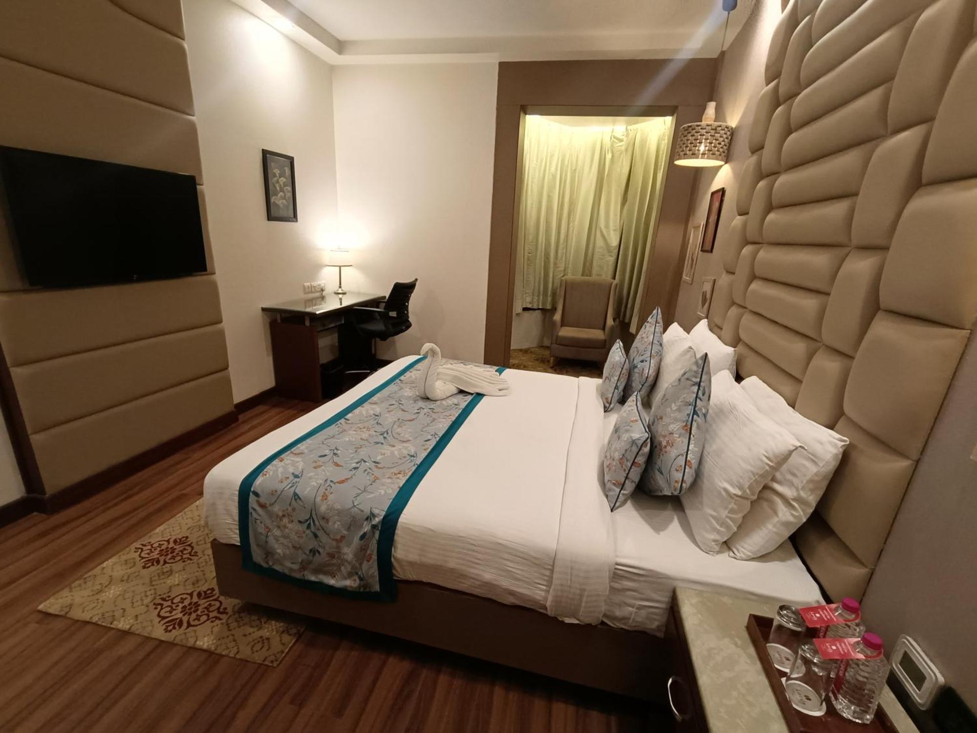 Lords Plaza Jaipur Hotel Bagian luar foto